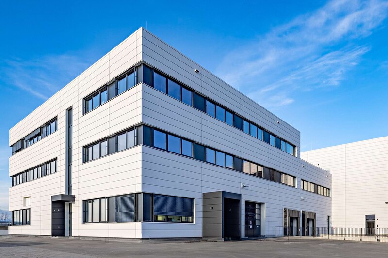 Planung und Neubau einer Fabrik für industrielle Batteriespeicher