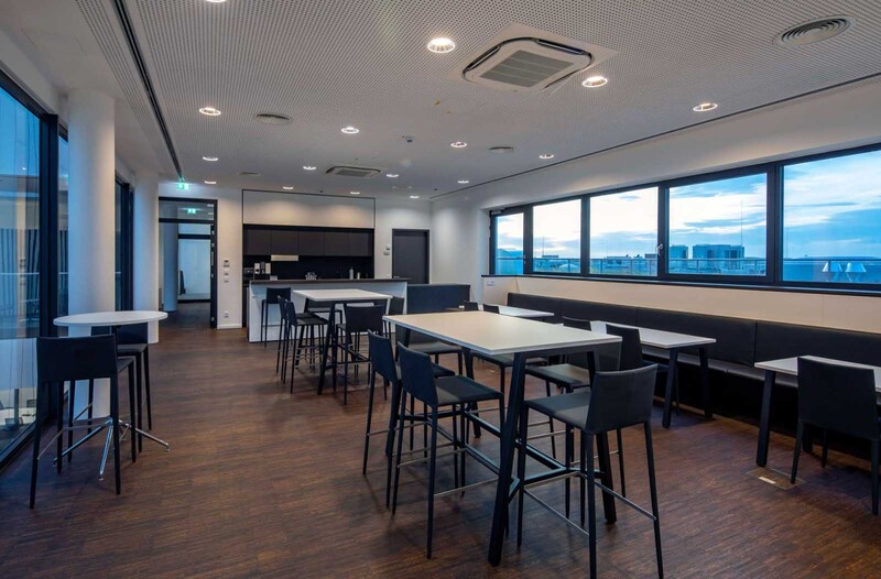 Cafeteria und Dachterasse