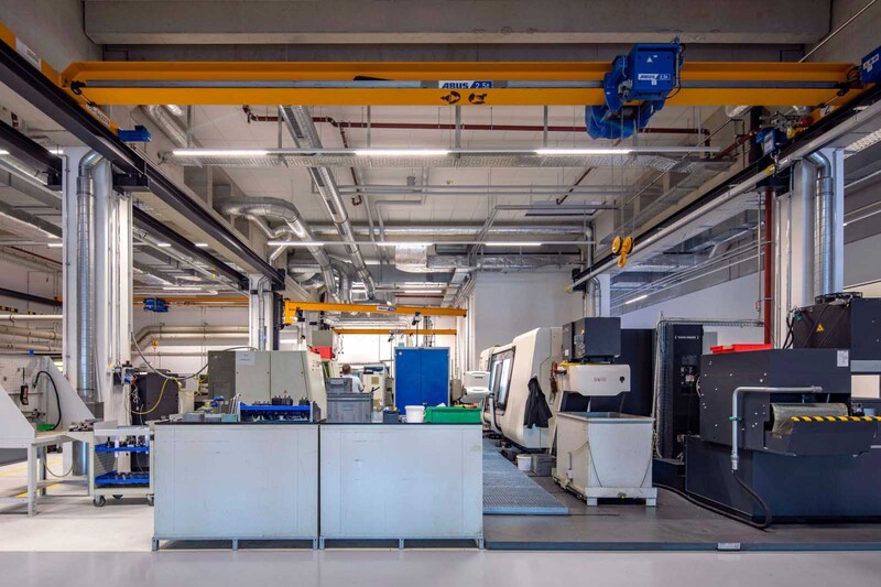 Schleifring Produktionshalle Metallverarbeitung