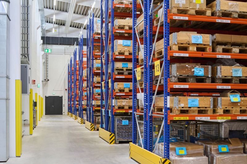Knapp bemessene Lagerfl&auml;chen in einem gewachsenen Industriebetrieb