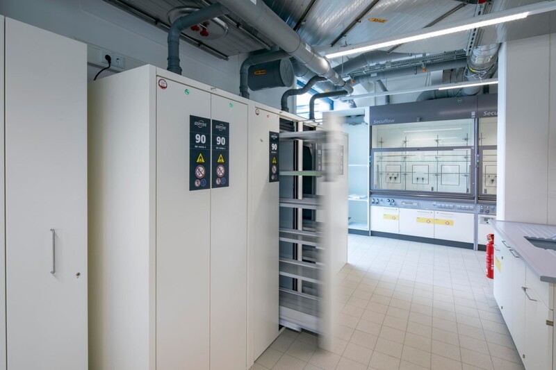 Gefahrstoffschränke mit mechanischer Schließung