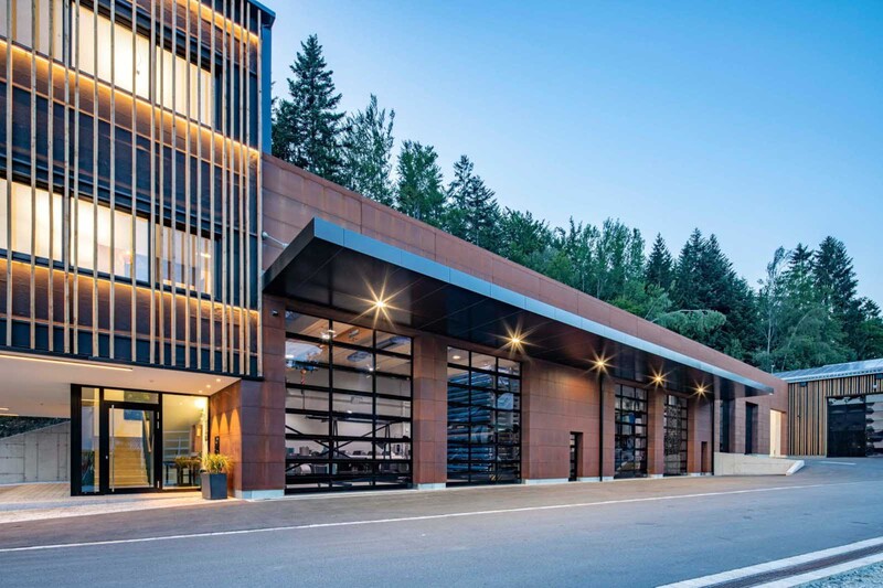 Stützenfreie Arbeitsfläche in der Werkshalle durch Dachkonstruktion aus KIELSTEG Elementen