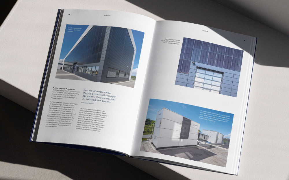 Aufgeschlagenes Magazin