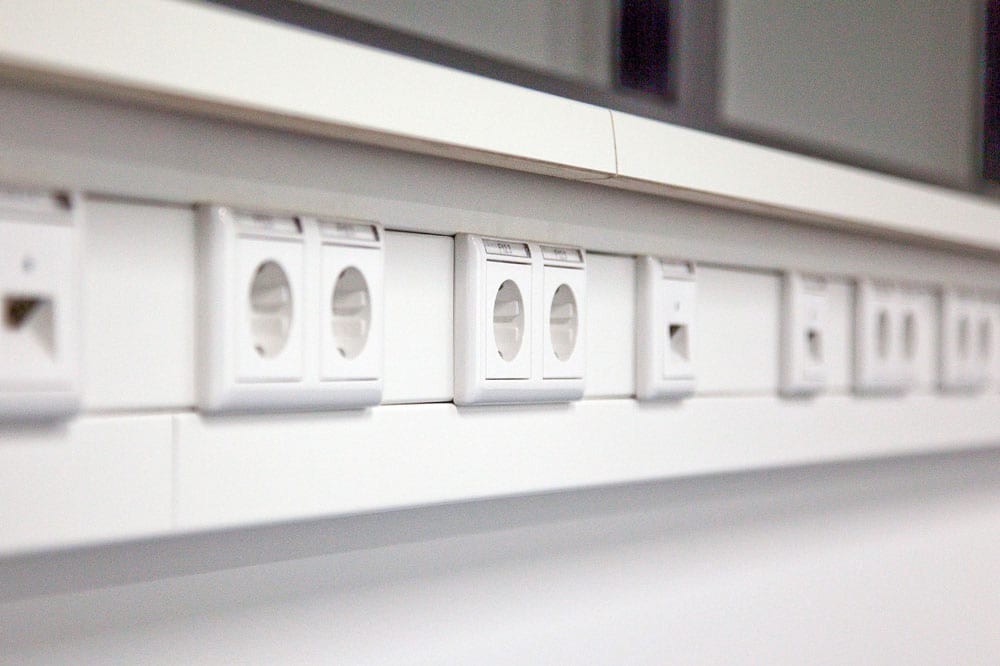 Stromversorgung Arbeitsplätze Bürogebäude