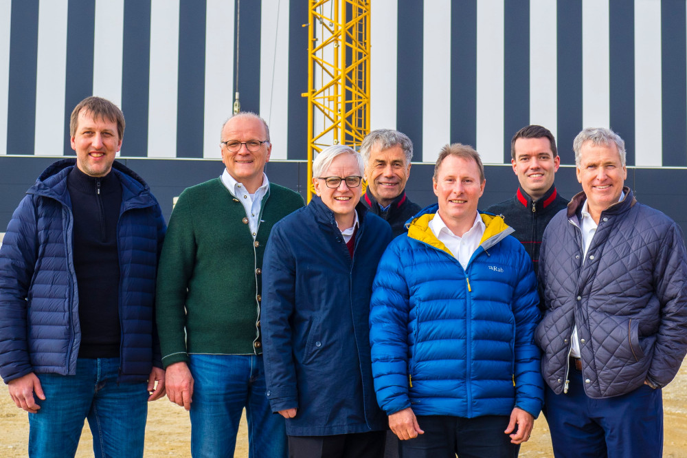 Feierten gemeinsam den Spatenstich für den neuen iTD-Firmensitz in Pfarrkirchen (von links): Bürgermeister Wolfgang Beißmann, Eduard Rotter (iTD), Paul Brown (TouchPoint), Josef Hinterschwepfinger, Quintin Potgieter (iTD), Stefan Kaspar (Hinterschwepfinger) und Brian McNeill (TouchPoint). Foto: iTD