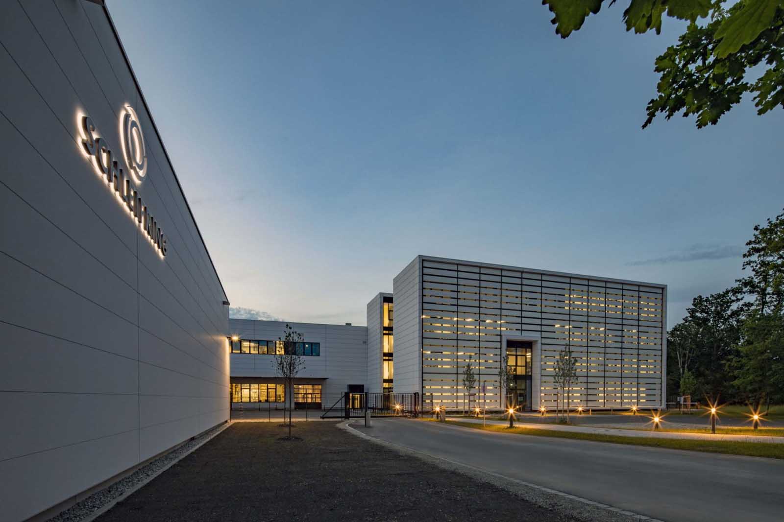 Attraktive Firmenzentrale für Schleifring in Fürstenfeldbruck